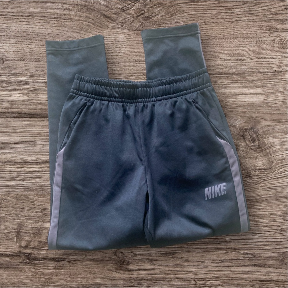 Nike  Sweatpants with Elastic Waistband and functional drawstrings  EUC XL